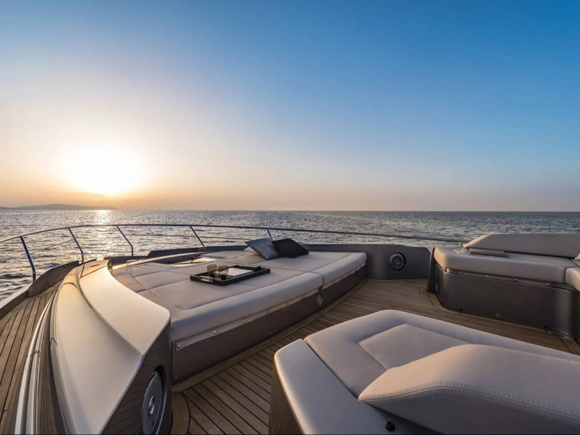 2023 Pershing 8X à louer (photo 12)