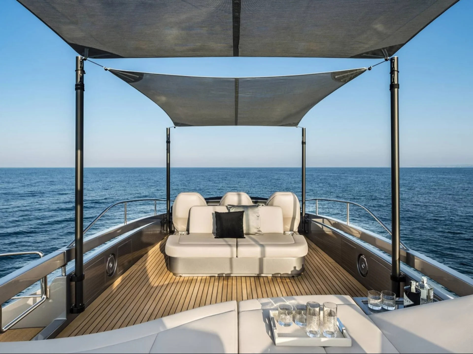 2023 Pershing 8X à louer (photo 16)