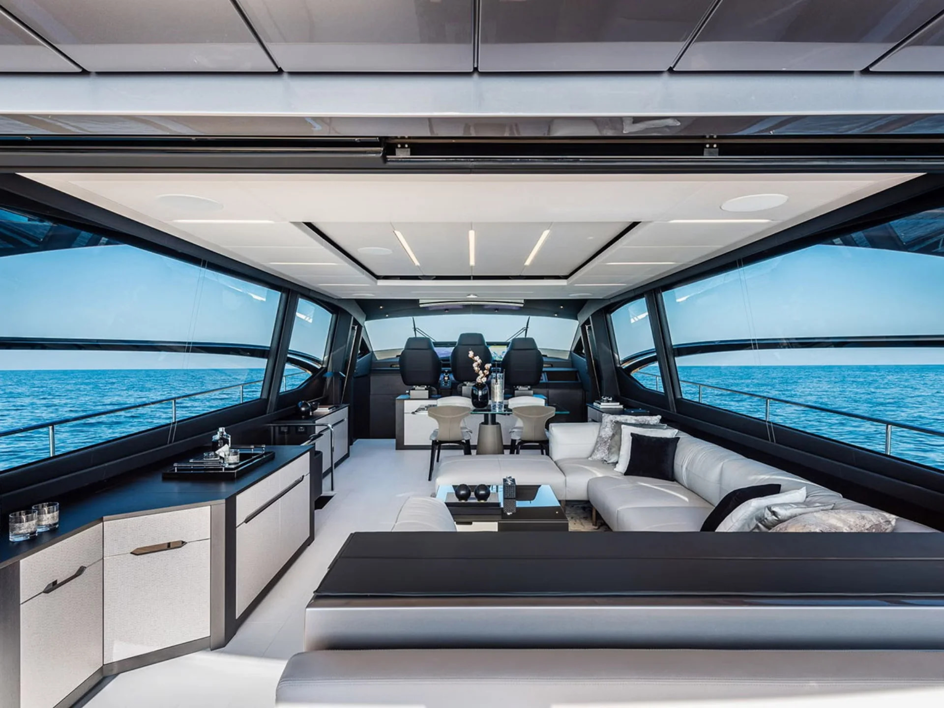 2023 Pershing 8X à louer (photo 18)