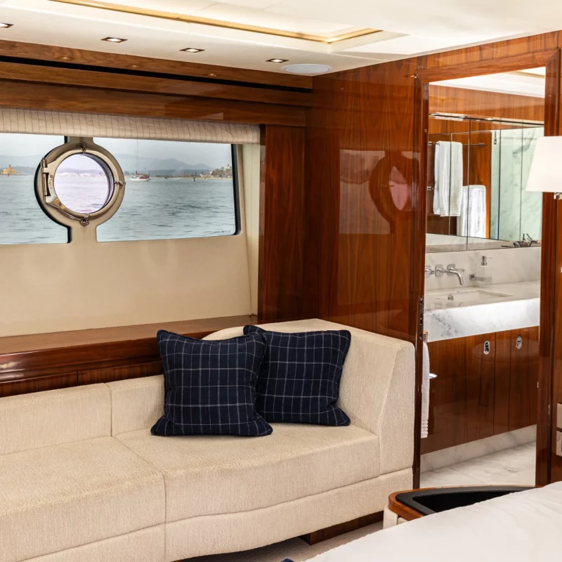 2015 Sunseeker 86 Fly na czarter (photo 27)