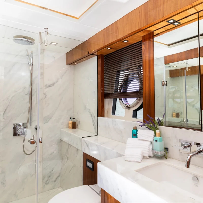 2015 Sunseeker 86 Fly na czarter (photo 32)
