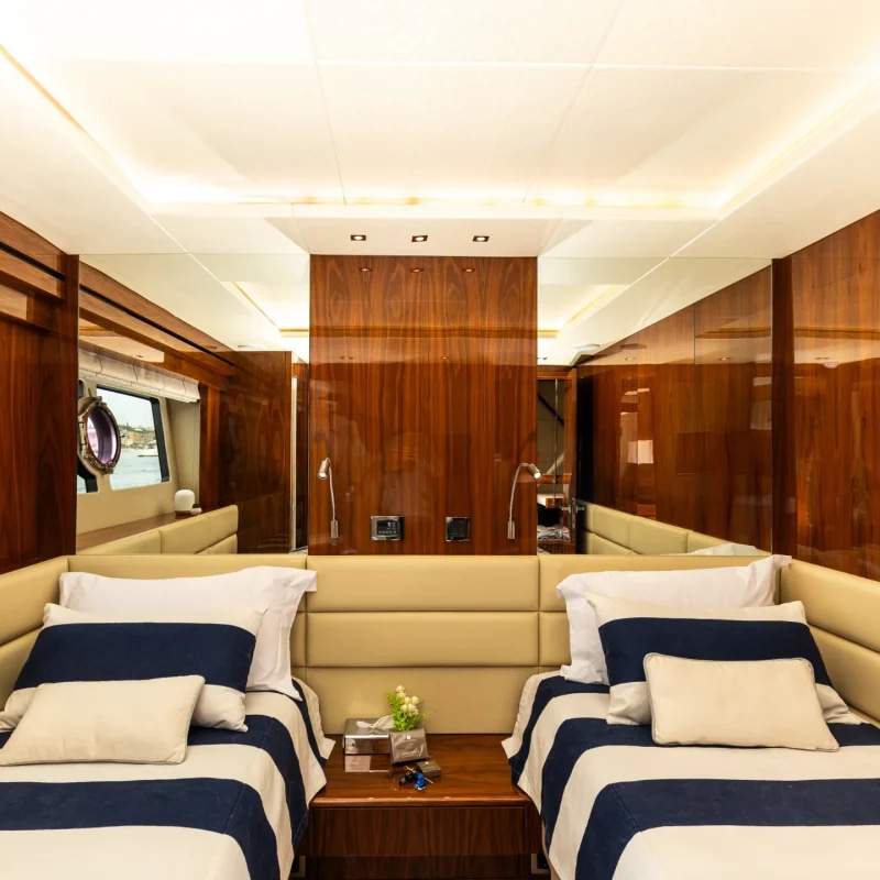 2015 Sunseeker 86 Fly na czarter (photo 38)