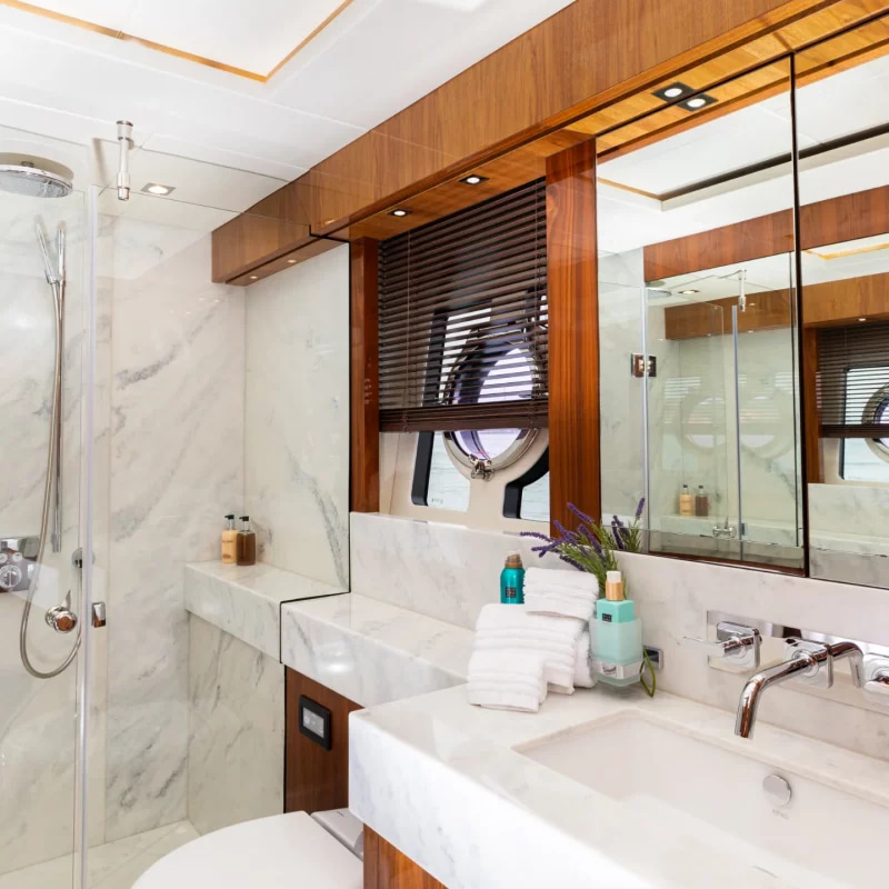 2015 Sunseeker 86 Fly na czarter (photo 39)