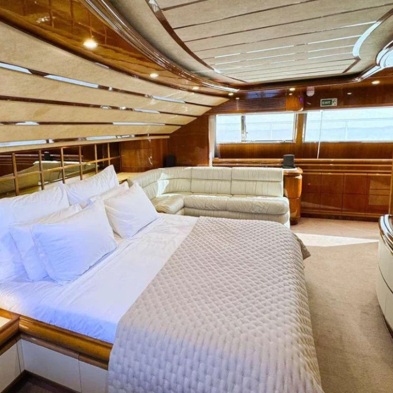 2001 Ferretti Custom Line 94 zu chartern (photo 7)