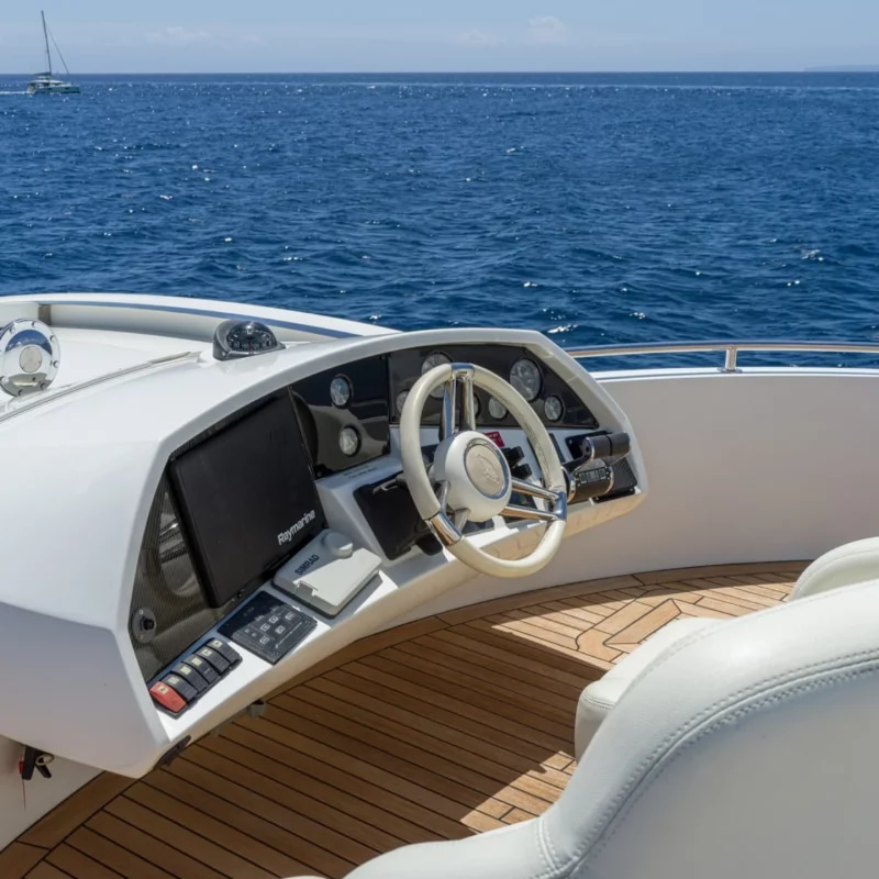 2009 Sunseeker Predator 84 na czarter (photo 9)