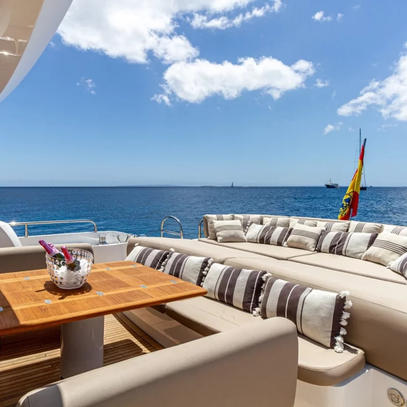 2009 Sunseeker Predator 84 na czarter (photo 17)