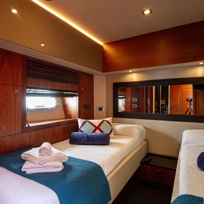 2009 Sunseeker Predator 84 na czarter (photo 31)