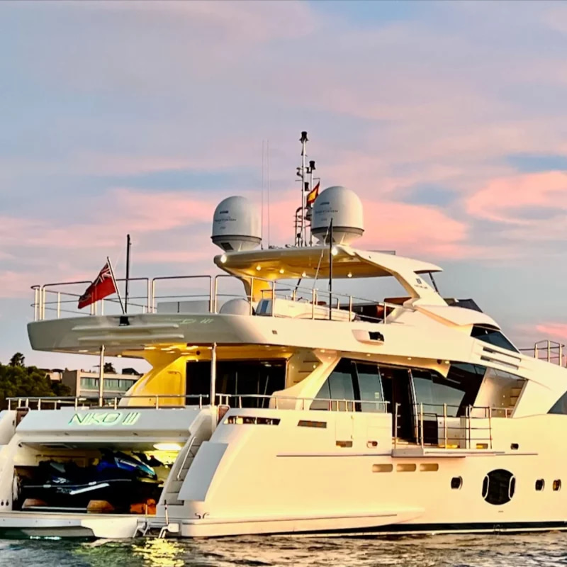 2012 Ferretti Custom Line 100 na czarter (photo 9)