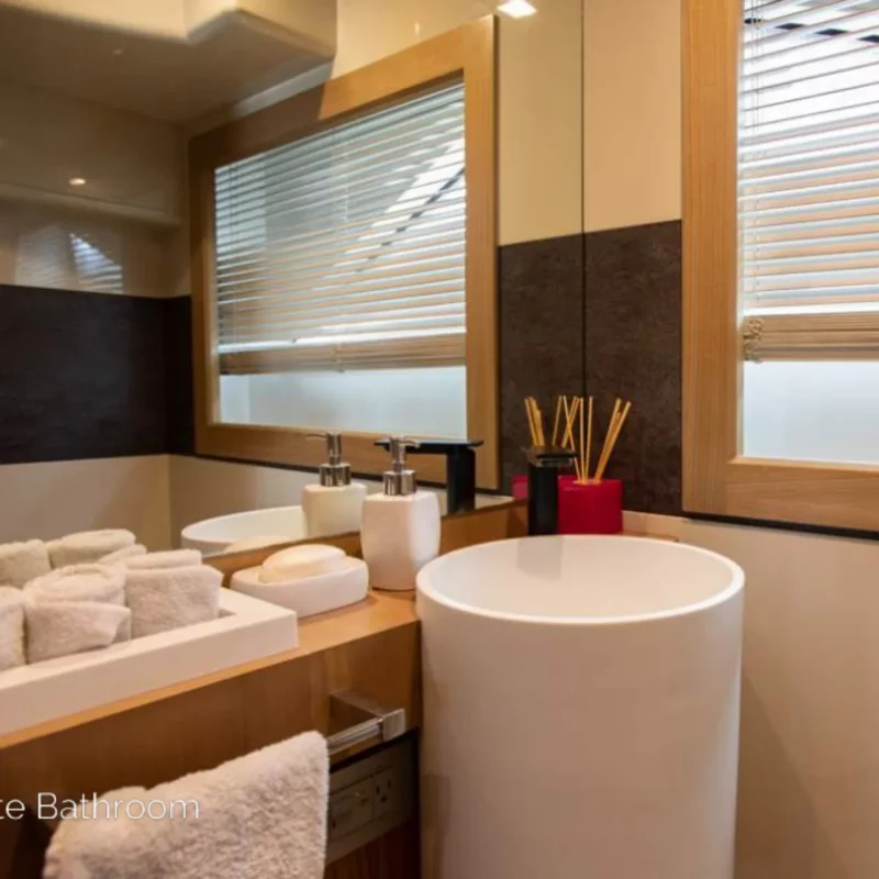 2012 Ferretti Custom Line 100 na czarter (photo 33)