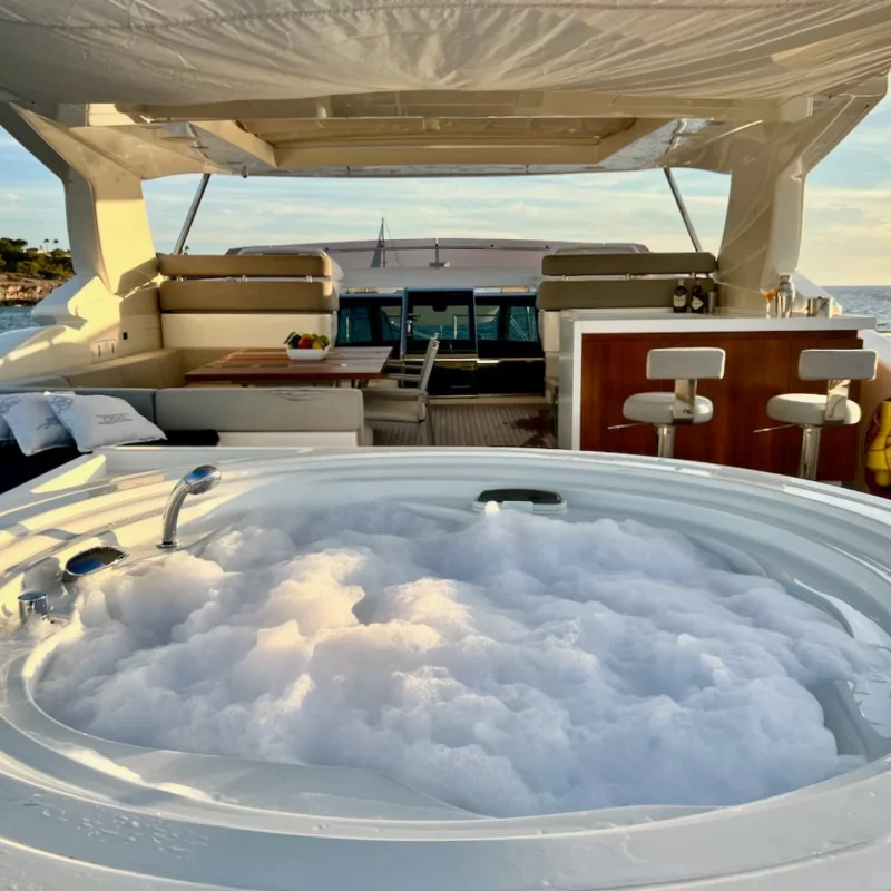 2012 Ferretti Custom Line 100 na czarter (photo 44)