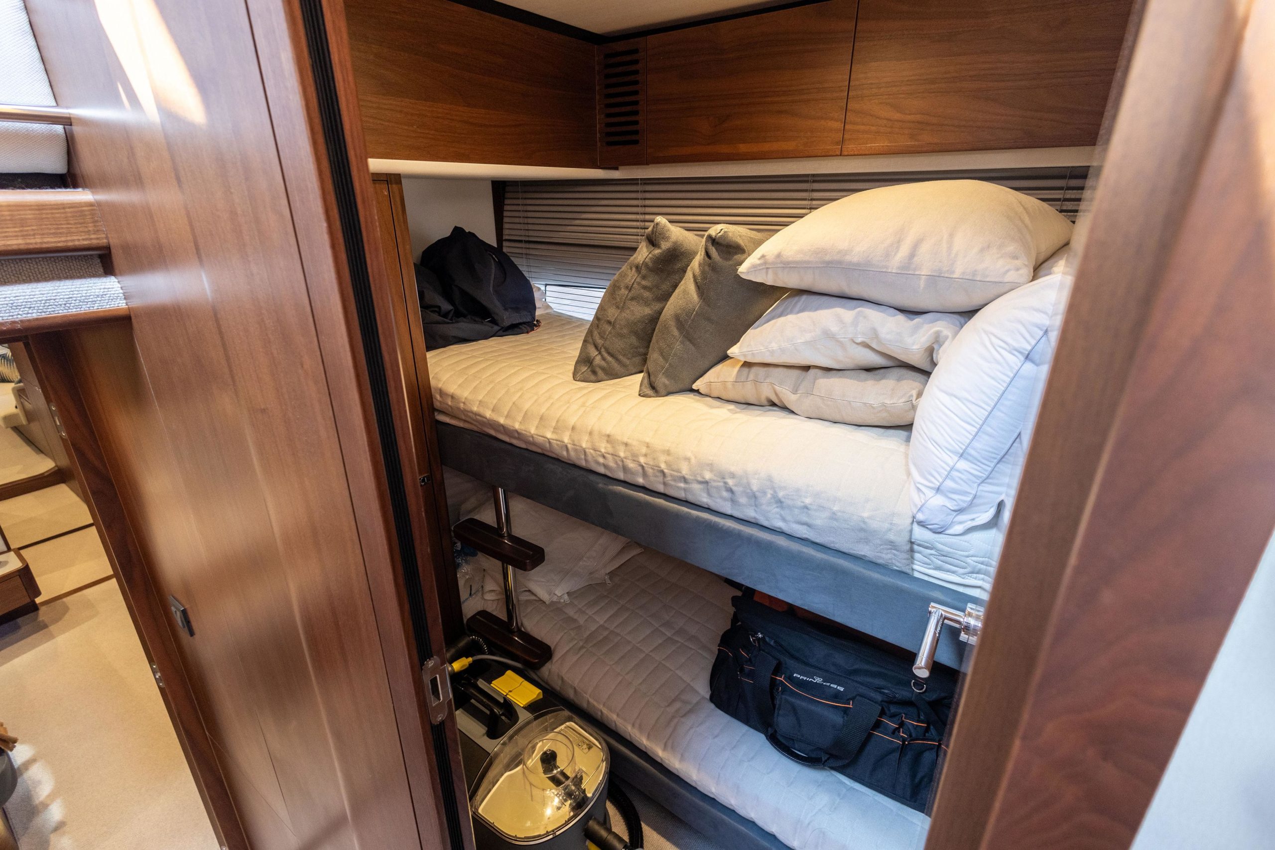 2022 Princess Yachts S66 in vendita (photo 38)