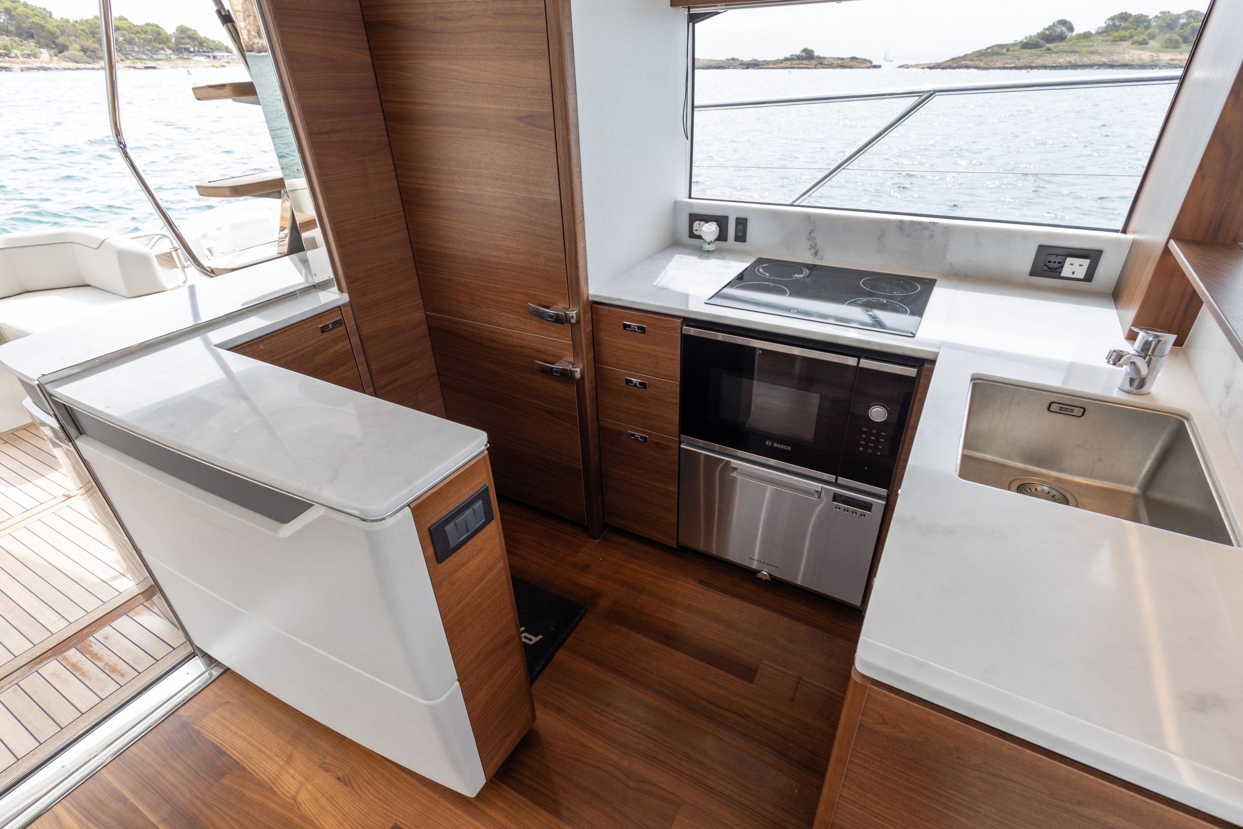 2023 Princess Yachts S62 for sale (photo 18)