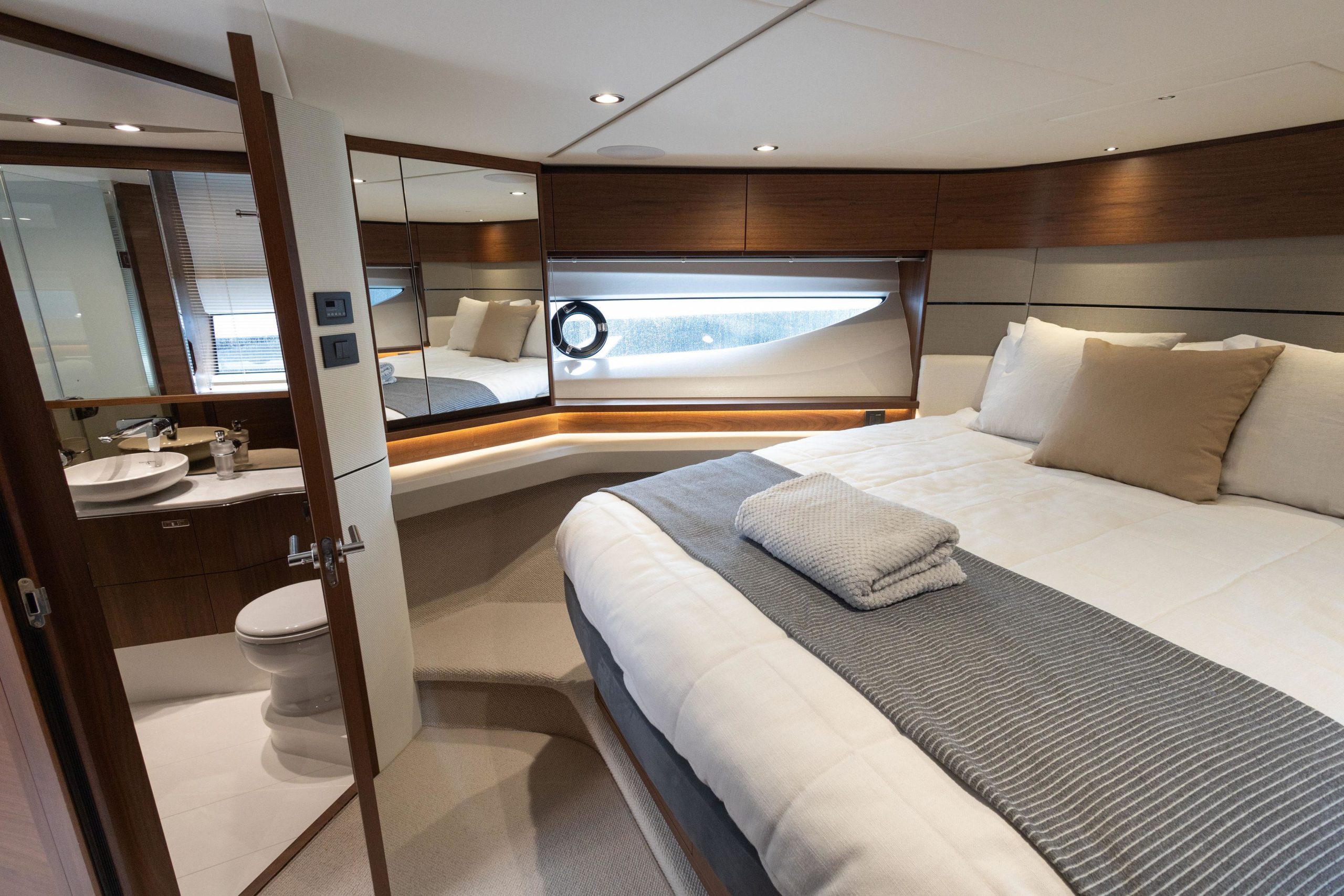 2023 Princess Yachts S62 for sale (photo 36)