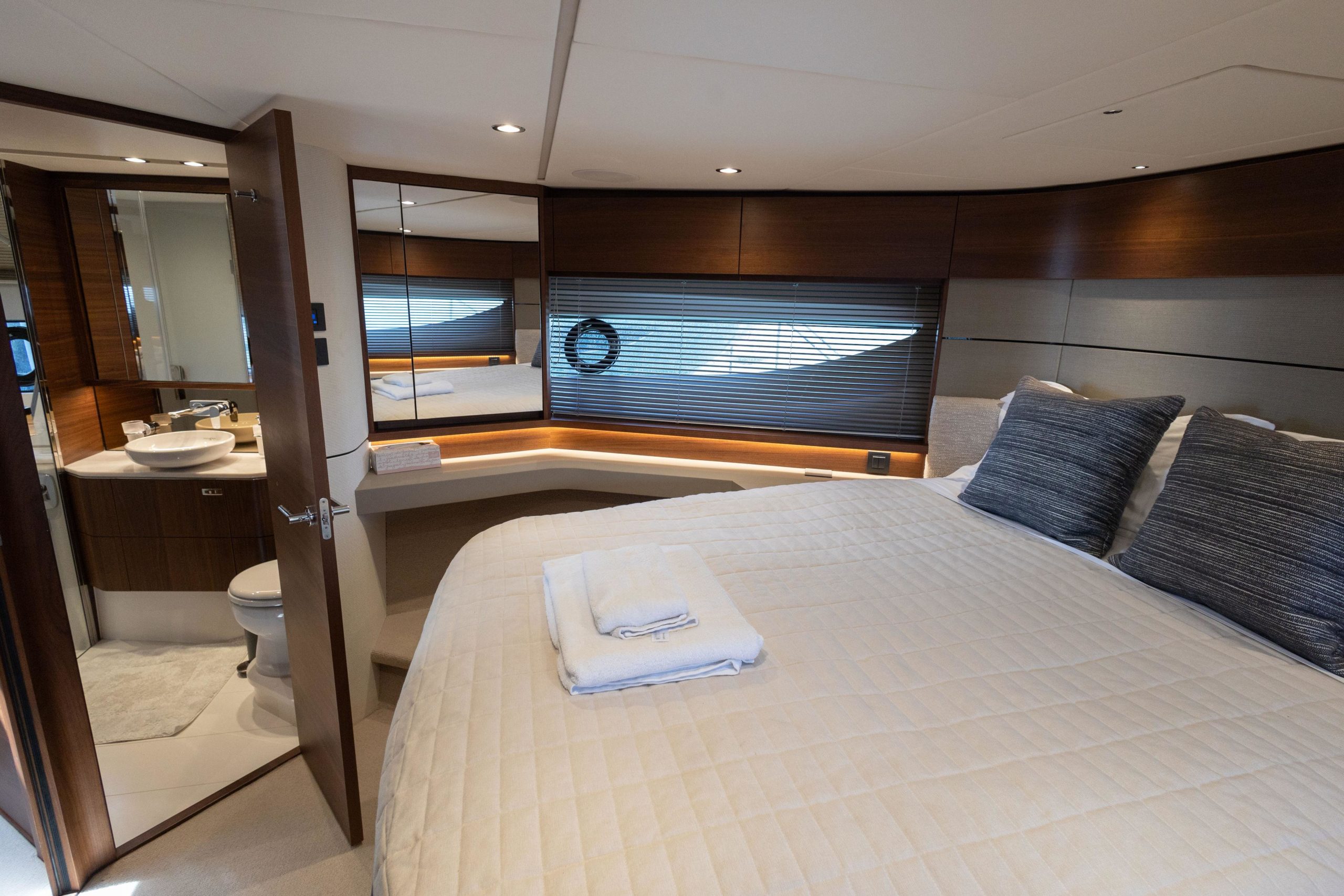 2021 Princess Yachts S62 for sale (photo 37)