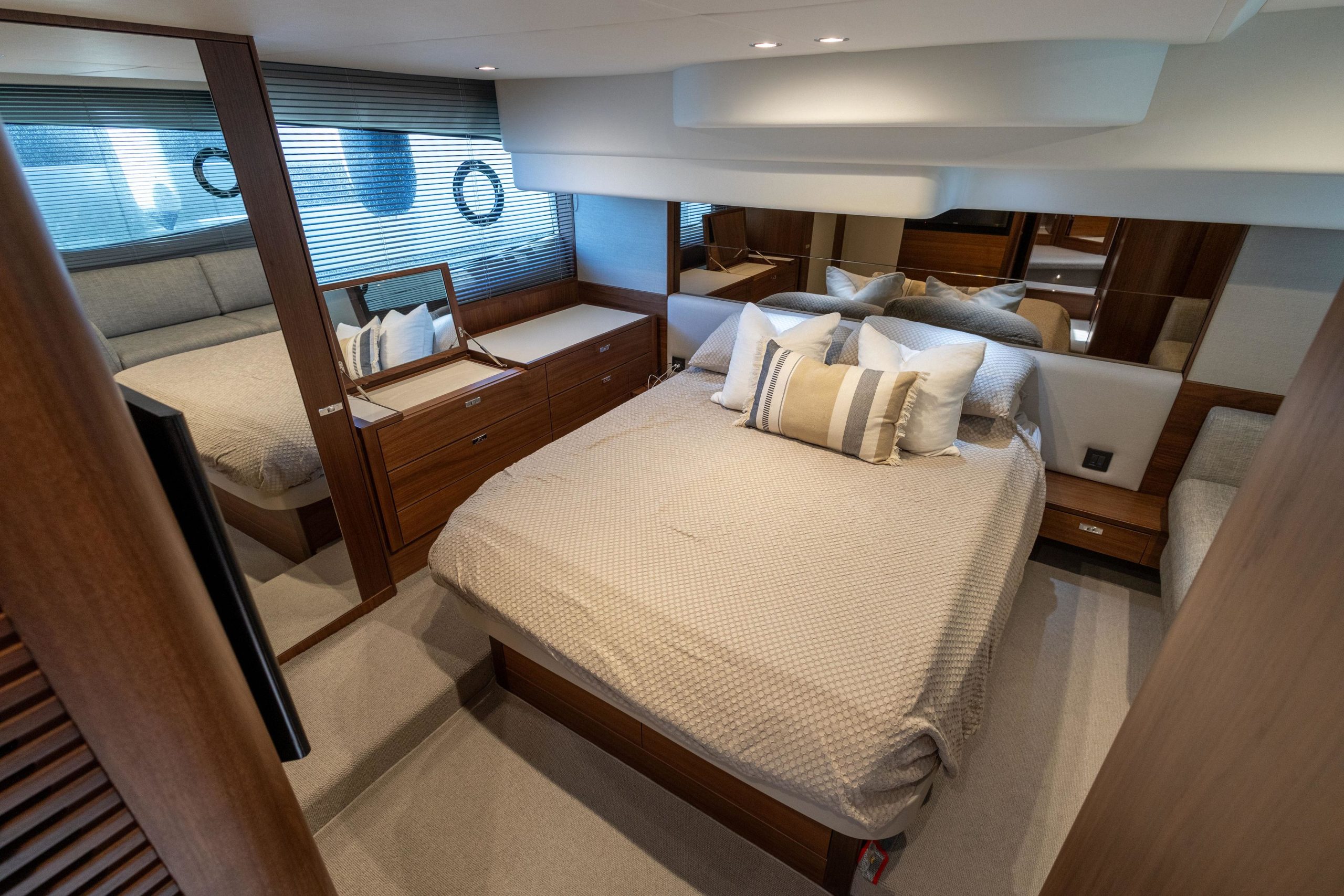 2021 Princess Yachts F50 à vendre (photo 42)