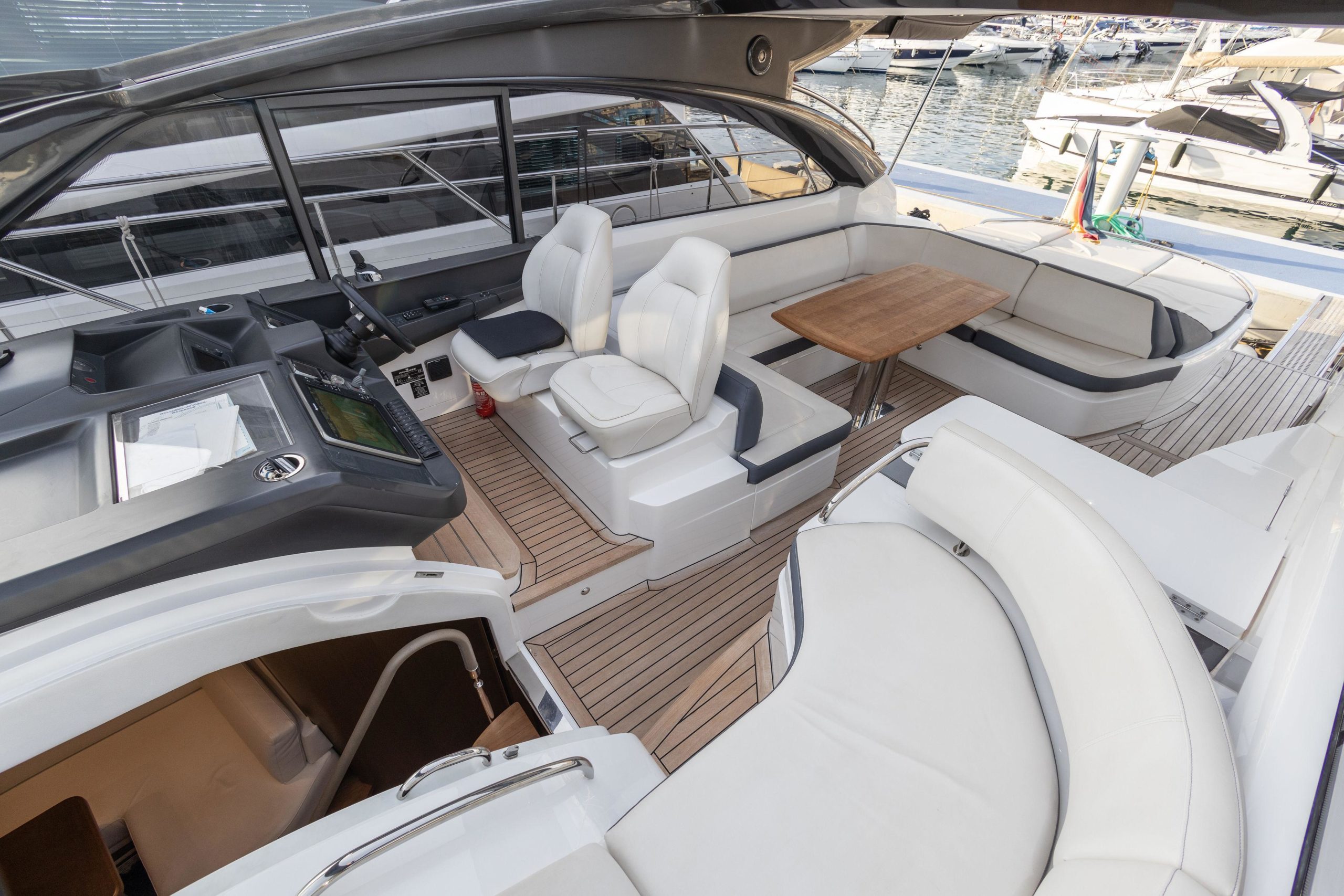 2016 Princess Yachts V48 Open te koop (photo 3)