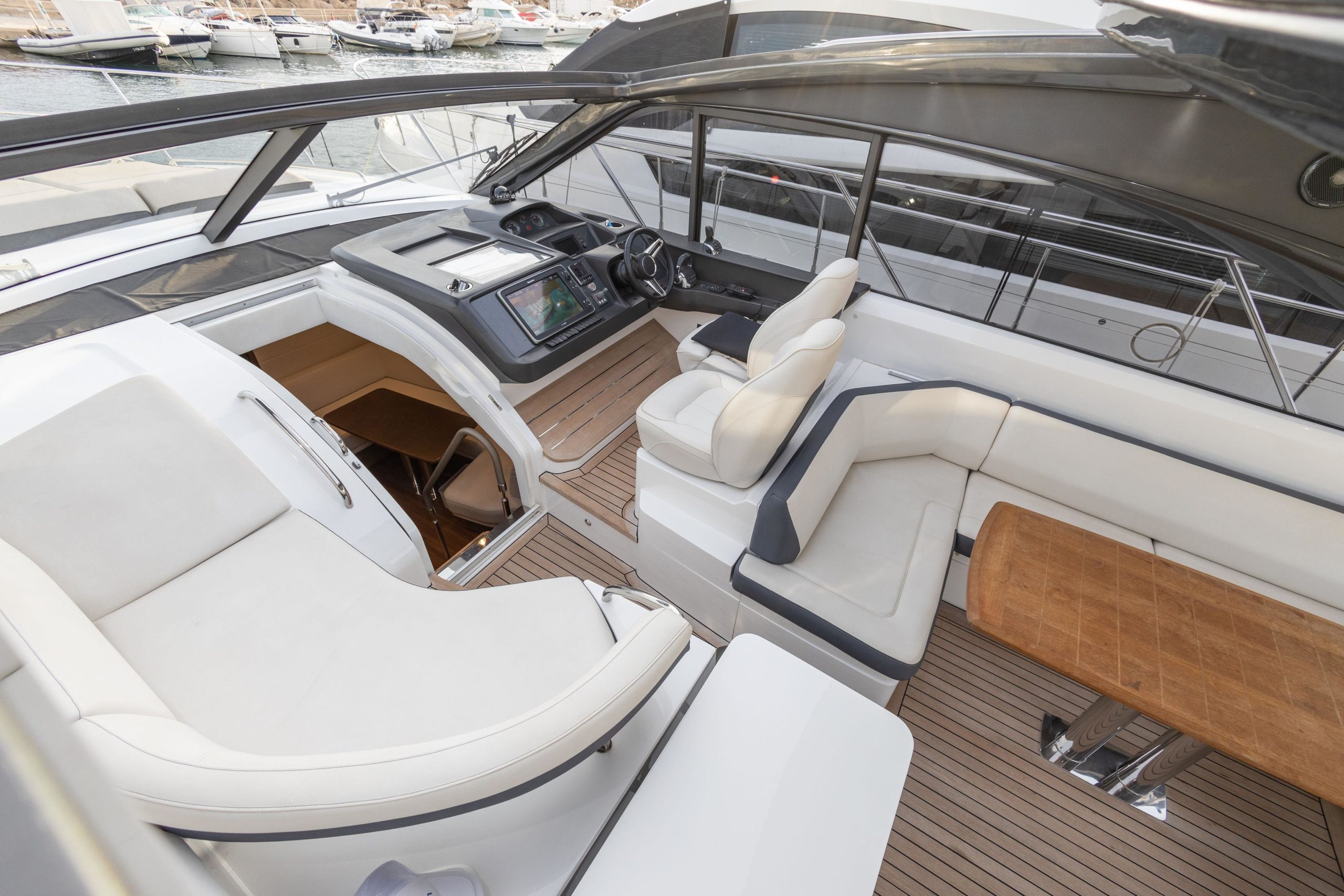 2016 Princess Yachts V48 Open te koop (photo 4)