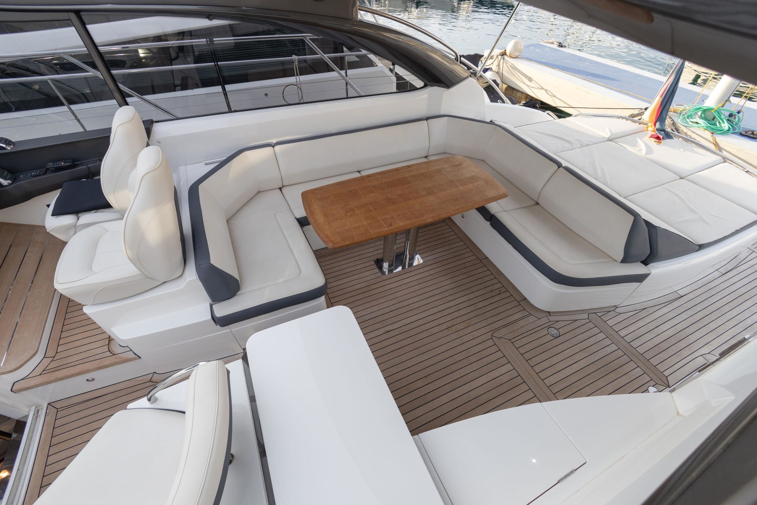 2016 Princess Yachts V48 Open te koop (photo 5)