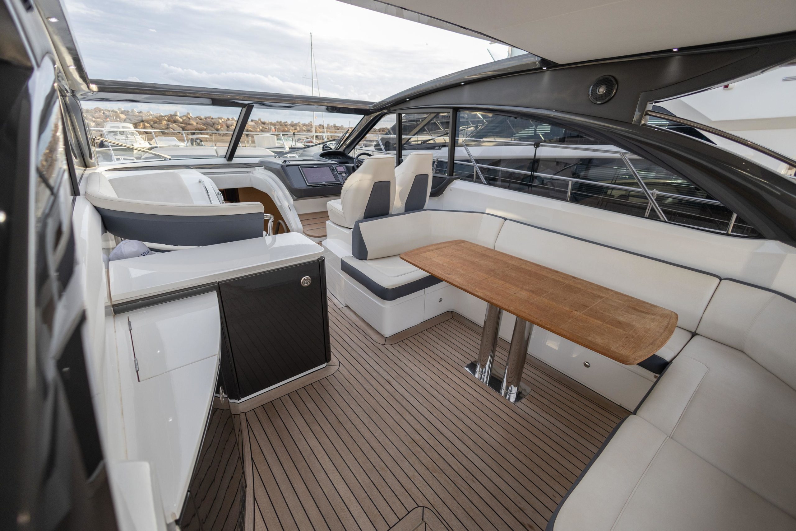 2016 Princess Yachts V48 Open te koop (photo 6)