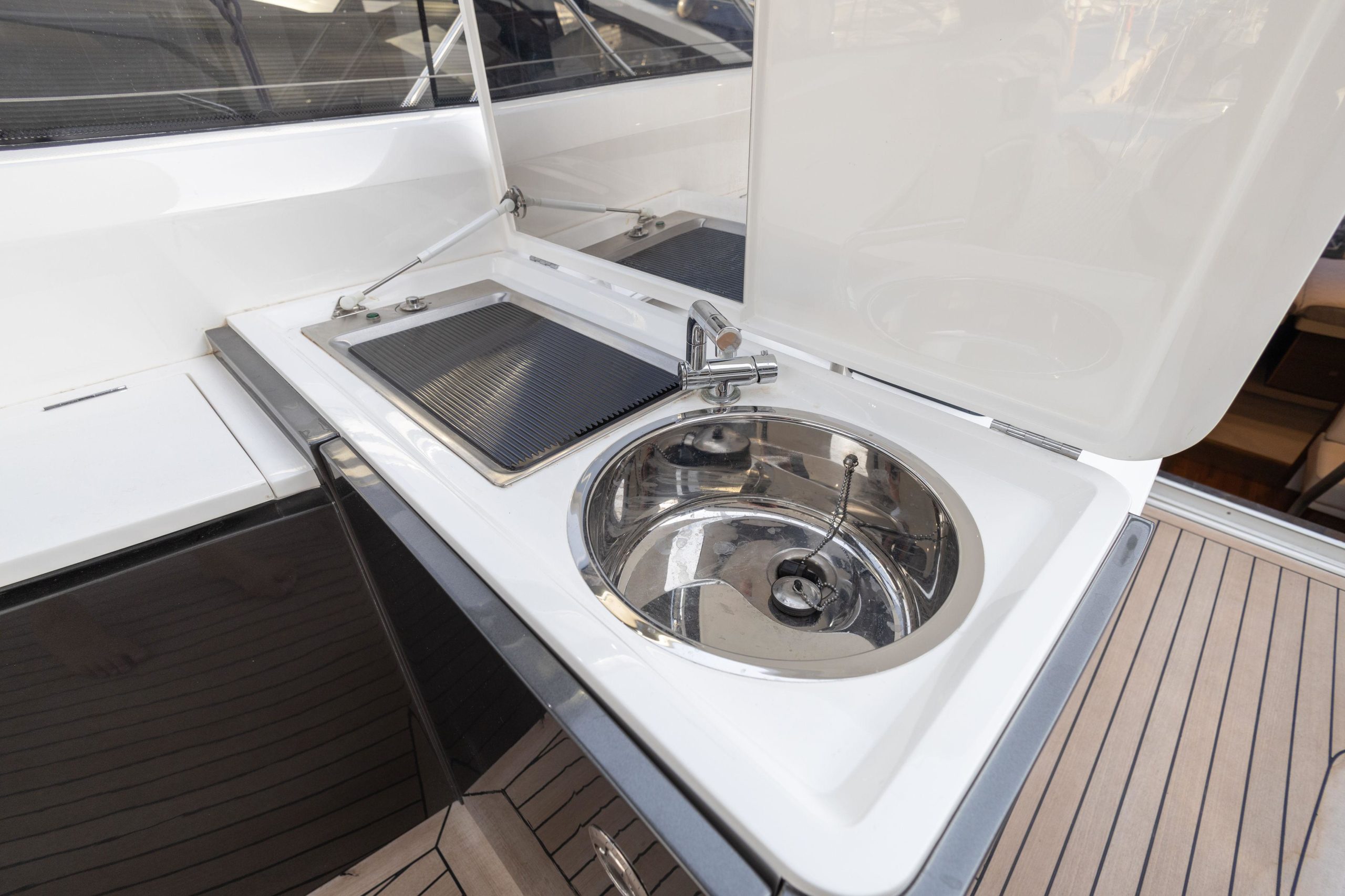 2016 Princess Yachts V48 Open te koop (photo 8)