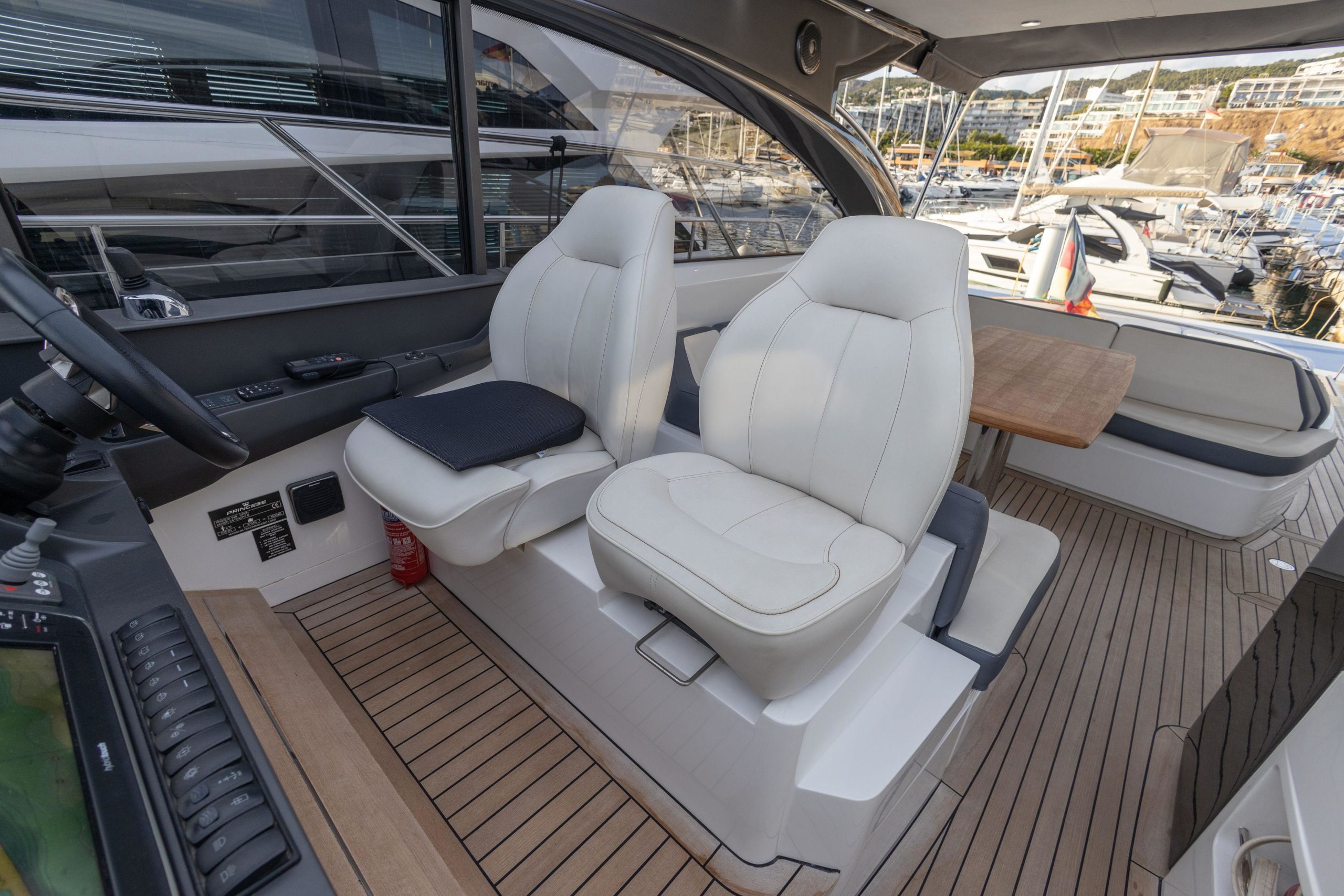 2016 Princess Yachts V48 Open te koop (photo 9)