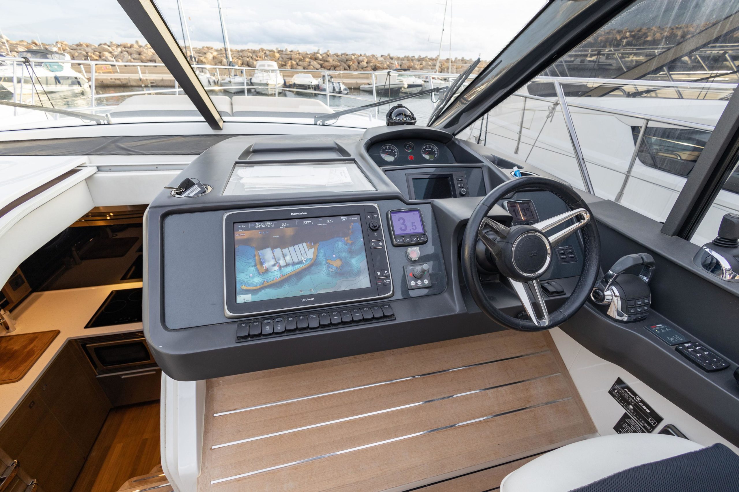 2016 Princess Yachts V48 Open te koop (photo 10)