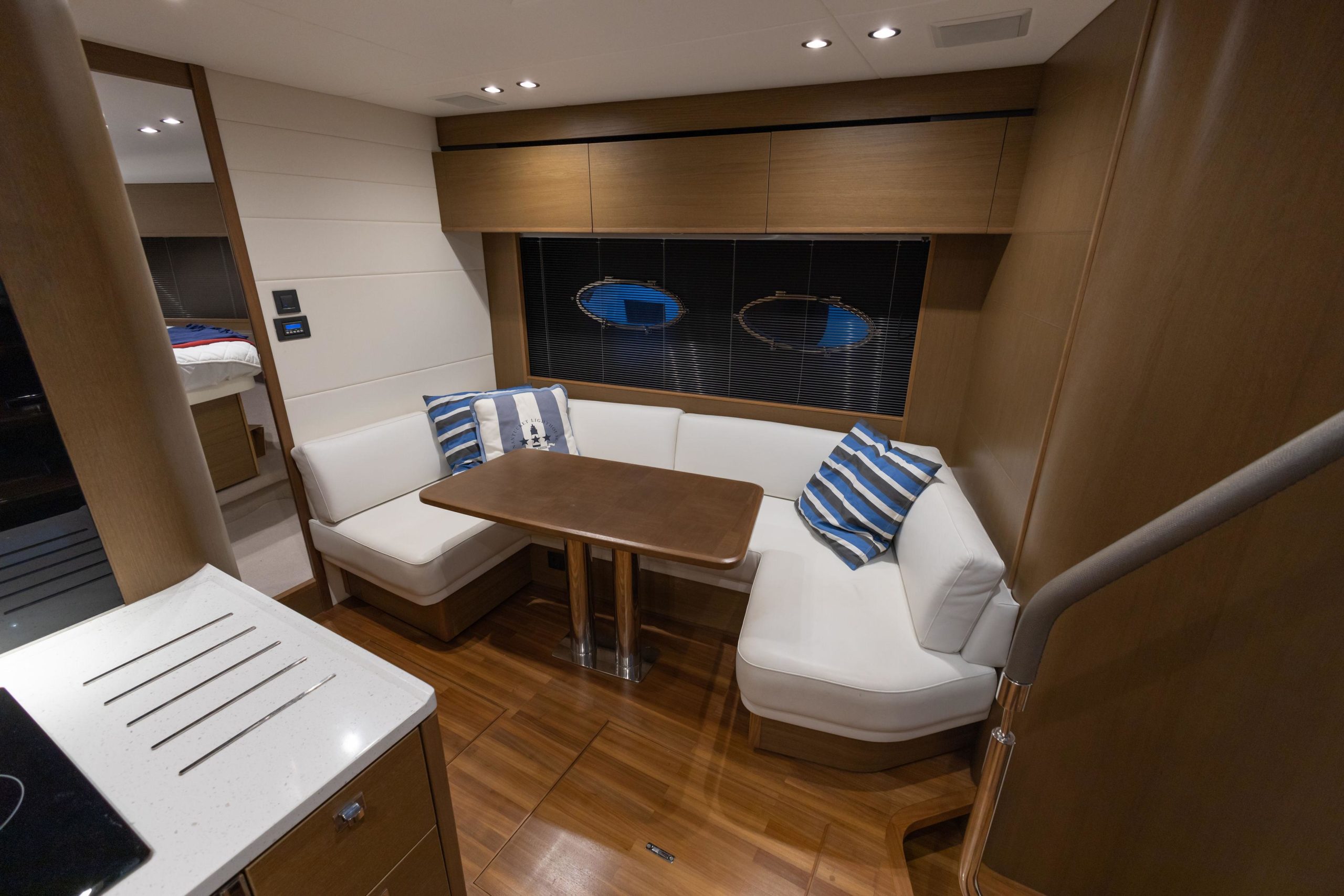 2016 Princess Yachts V48 Open te koop (photo 15)