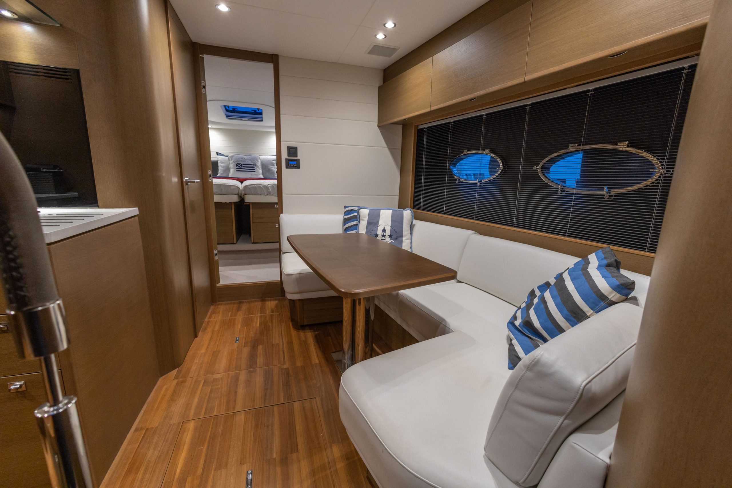 2016 Princess Yachts V48 Open te koop (photo 16)