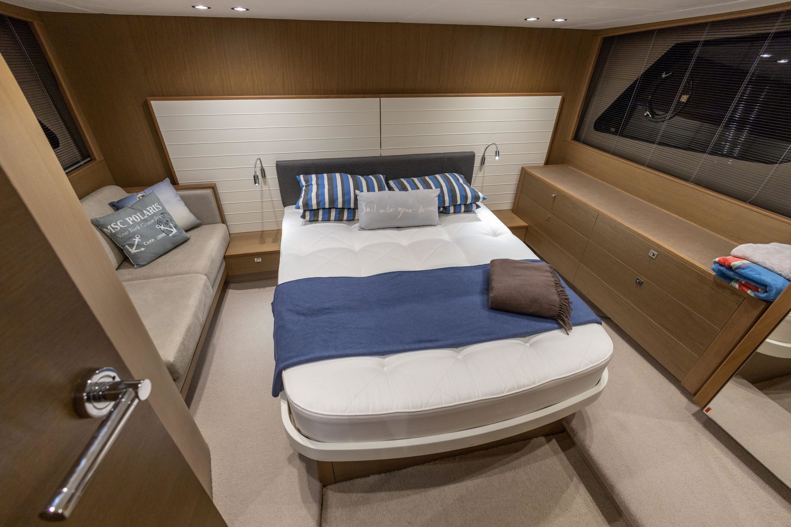 2016 Princess Yachts V48 Open te koop (photo 18)