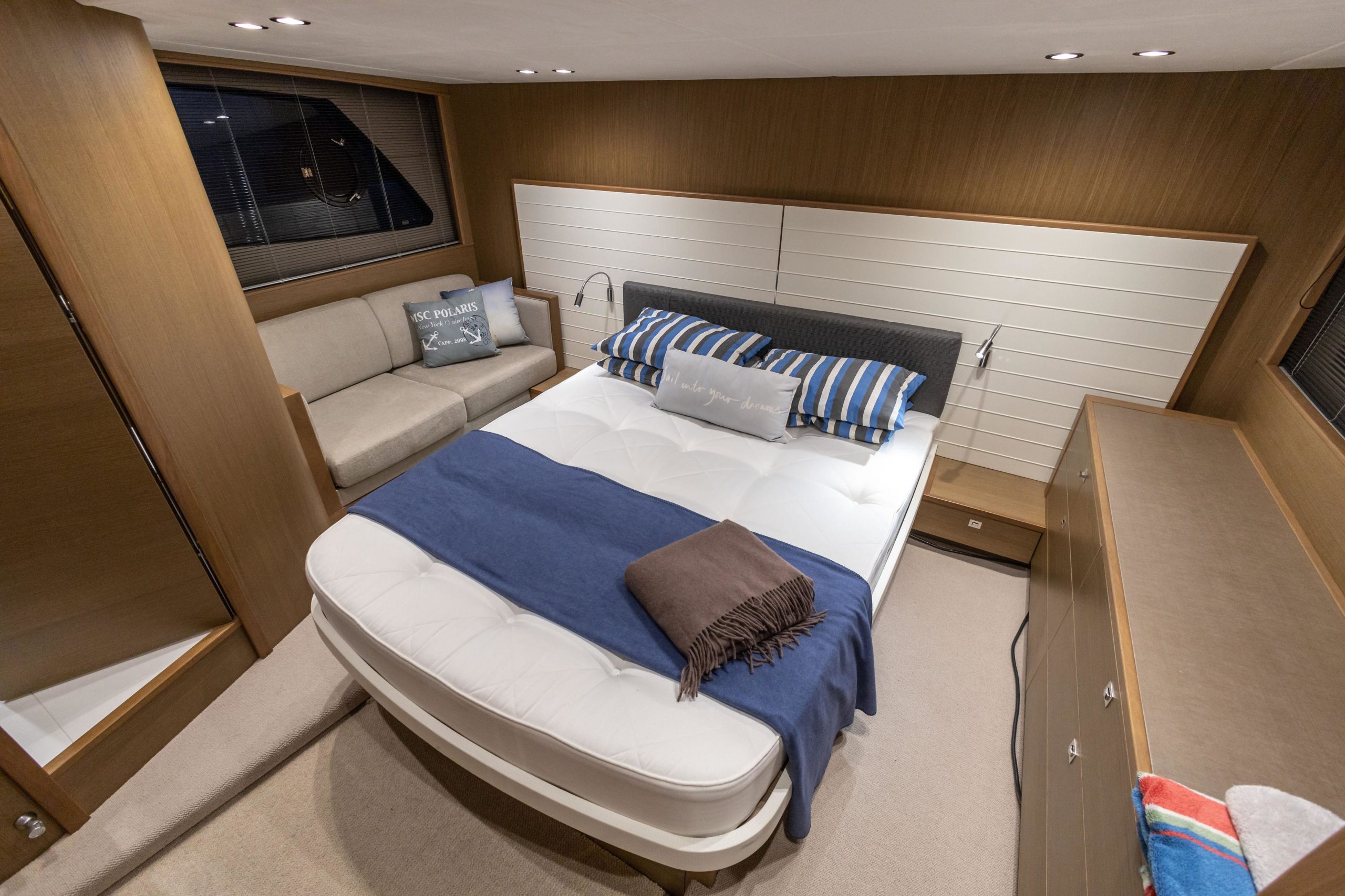 2016 Princess Yachts V48 Open te koop (photo 19)