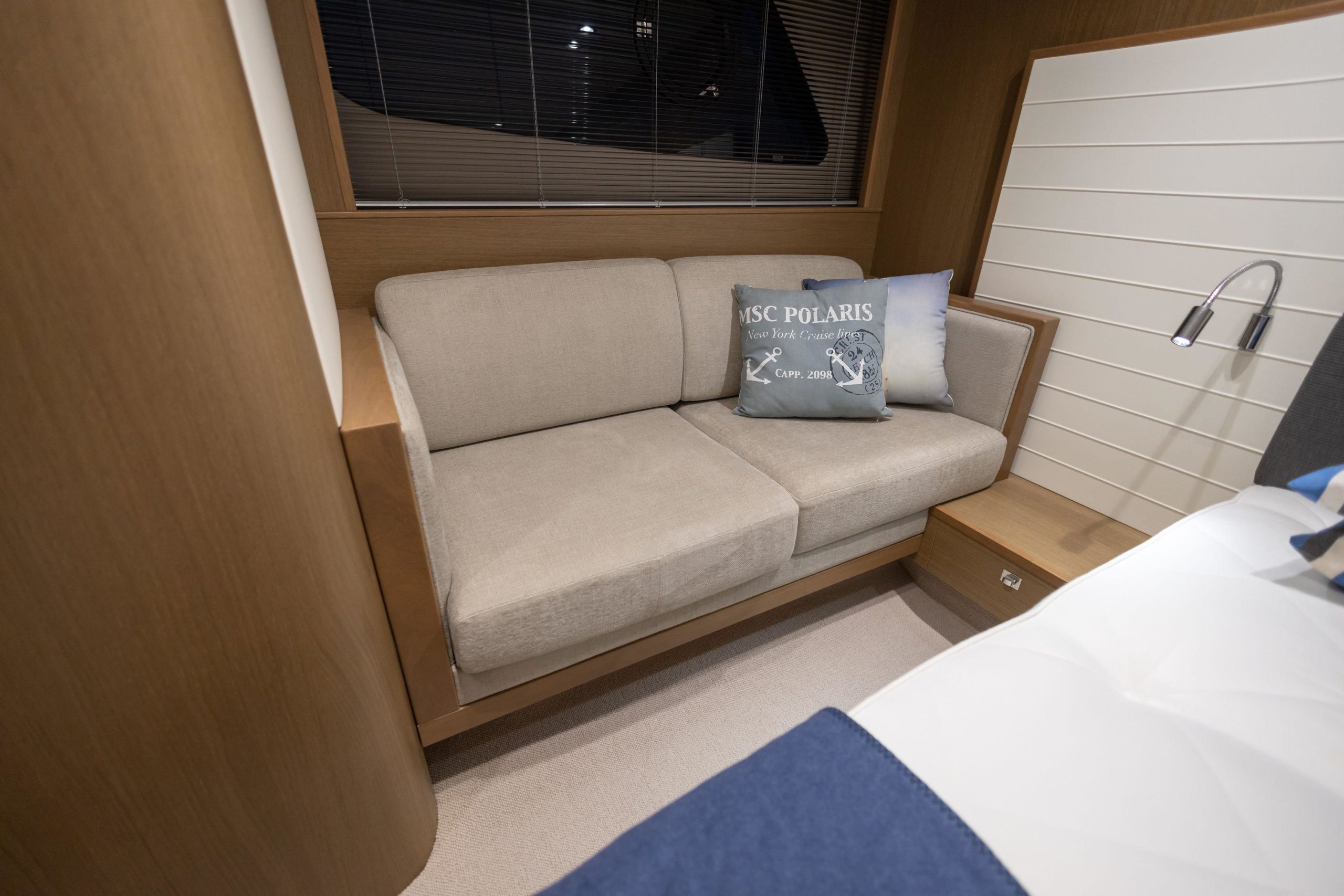 2016 Princess Yachts V48 Open te koop (photo 20)