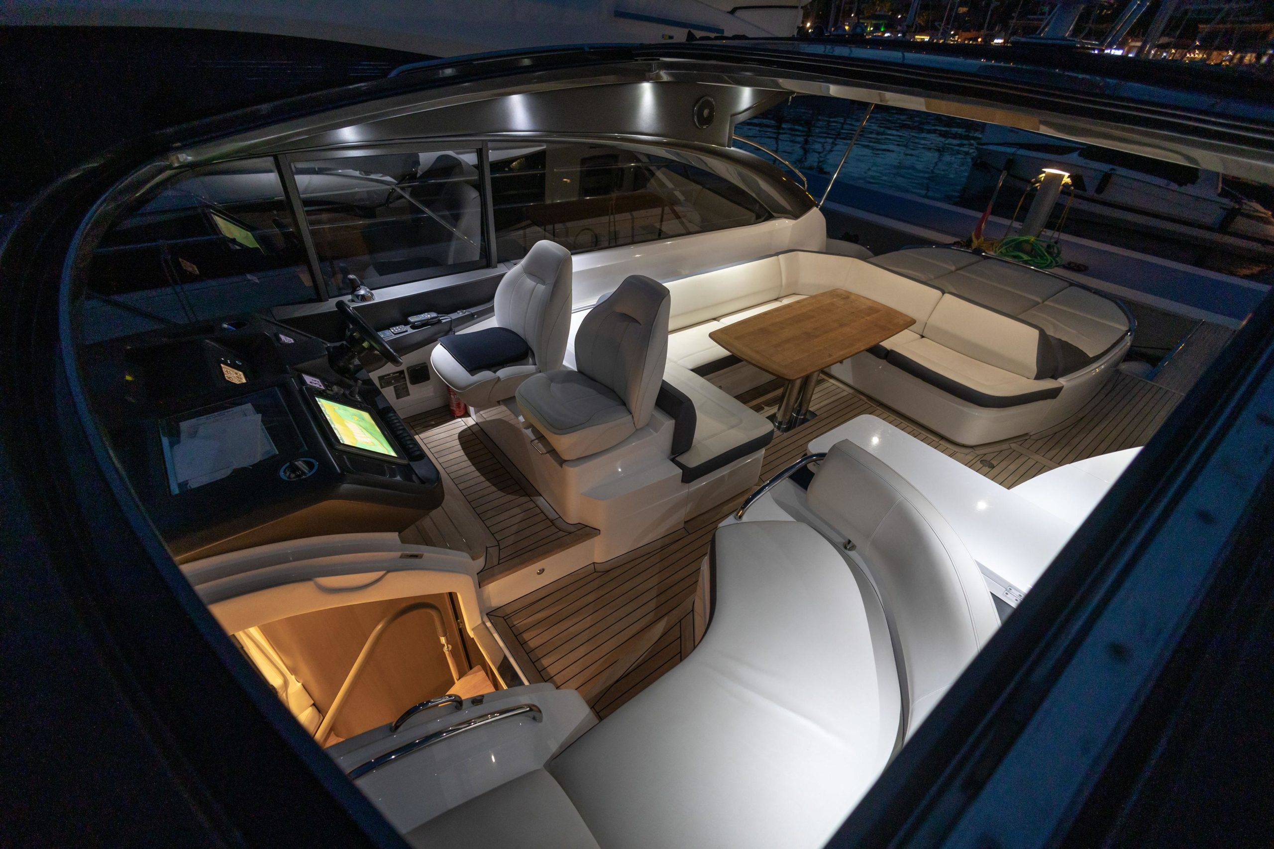 2016 Princess Yachts V48 Open te koop (photo 26)