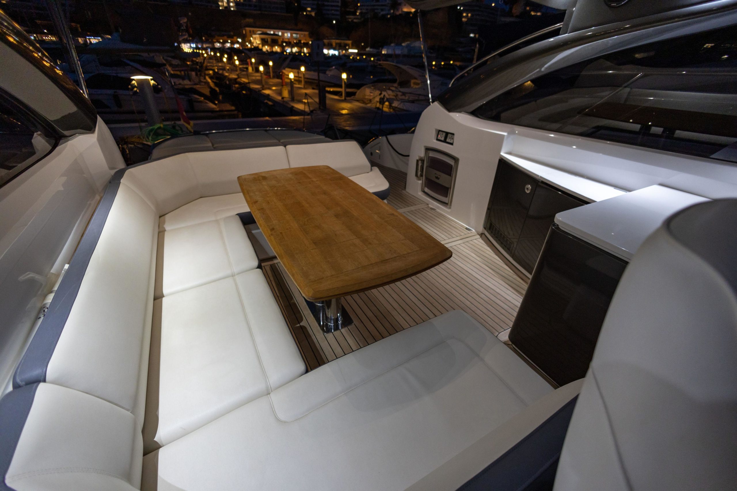 2016 Princess Yachts V48 Open te koop (photo 28)
