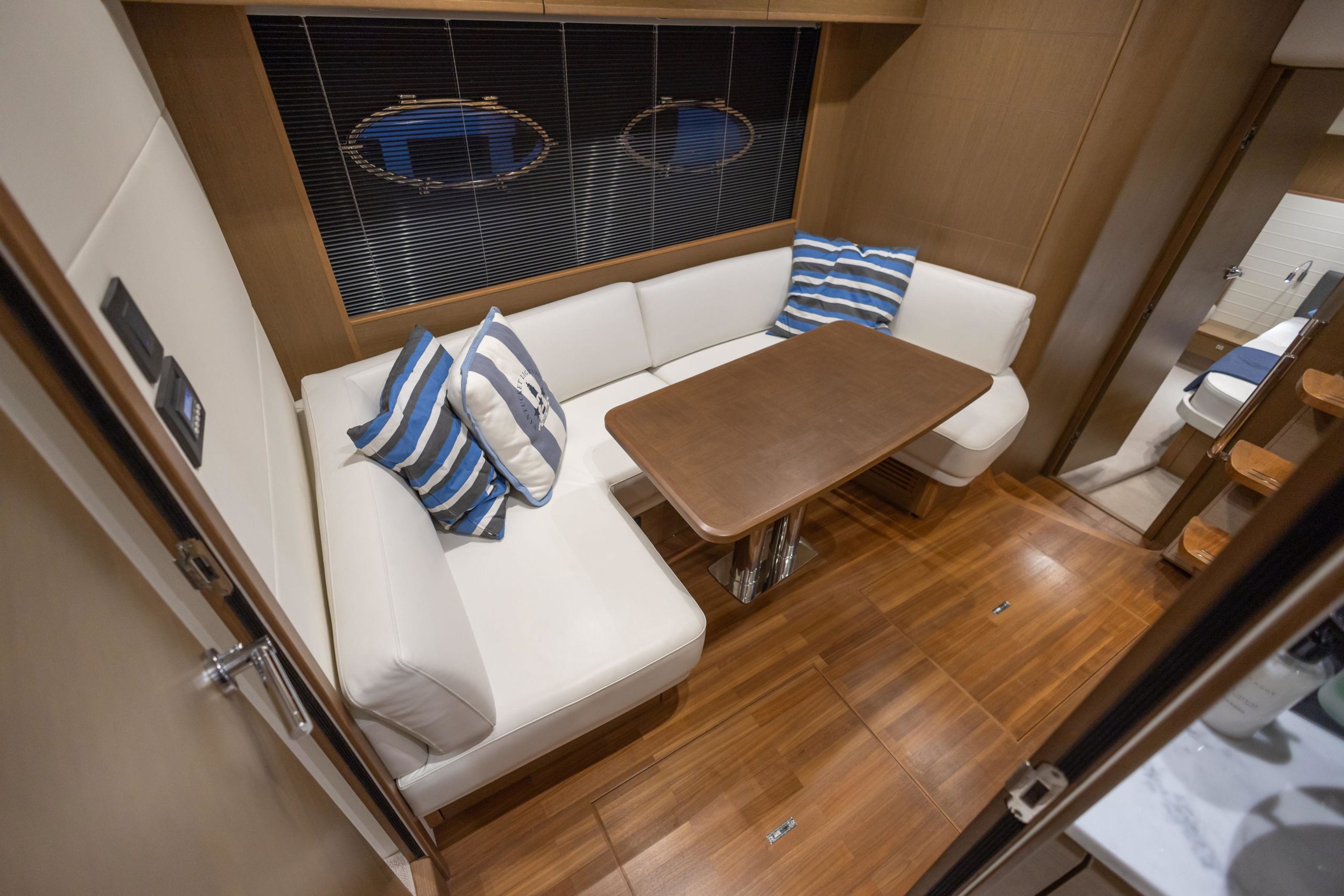 2016 Princess Yachts V48 Open te koop (photo 29)