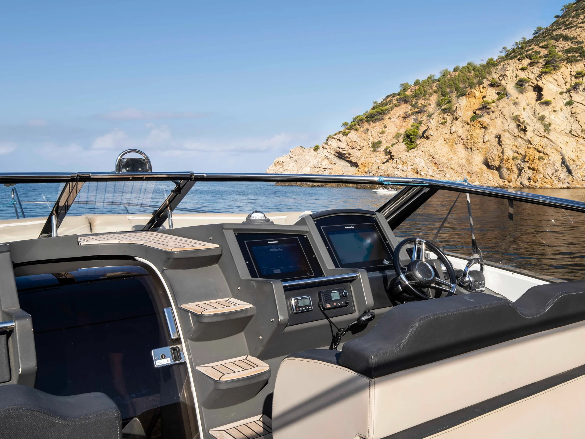 2018 Windy 39 Camira for charter (photo 12)