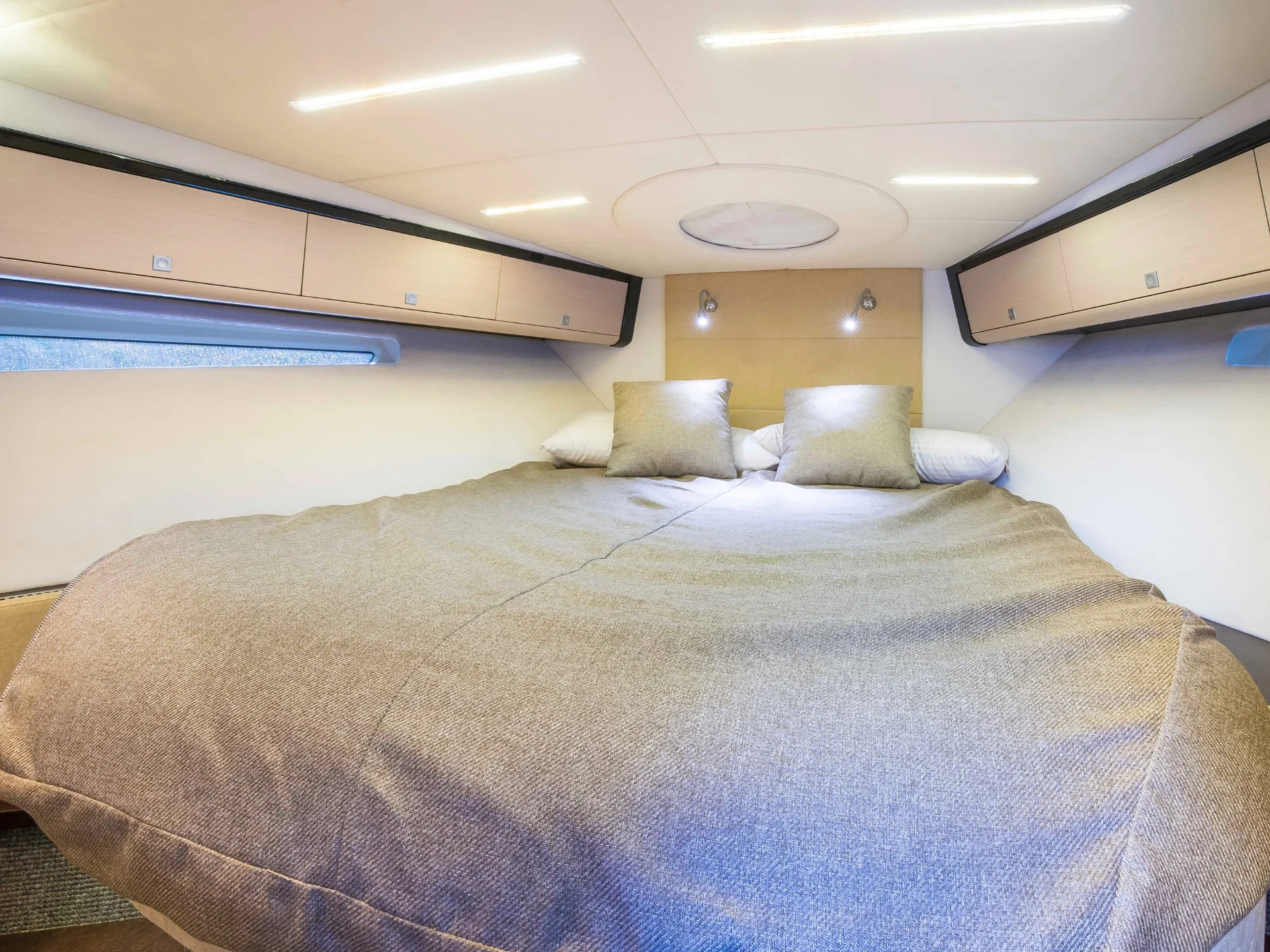2018 Windy 39 Camira for charter (photo 15)