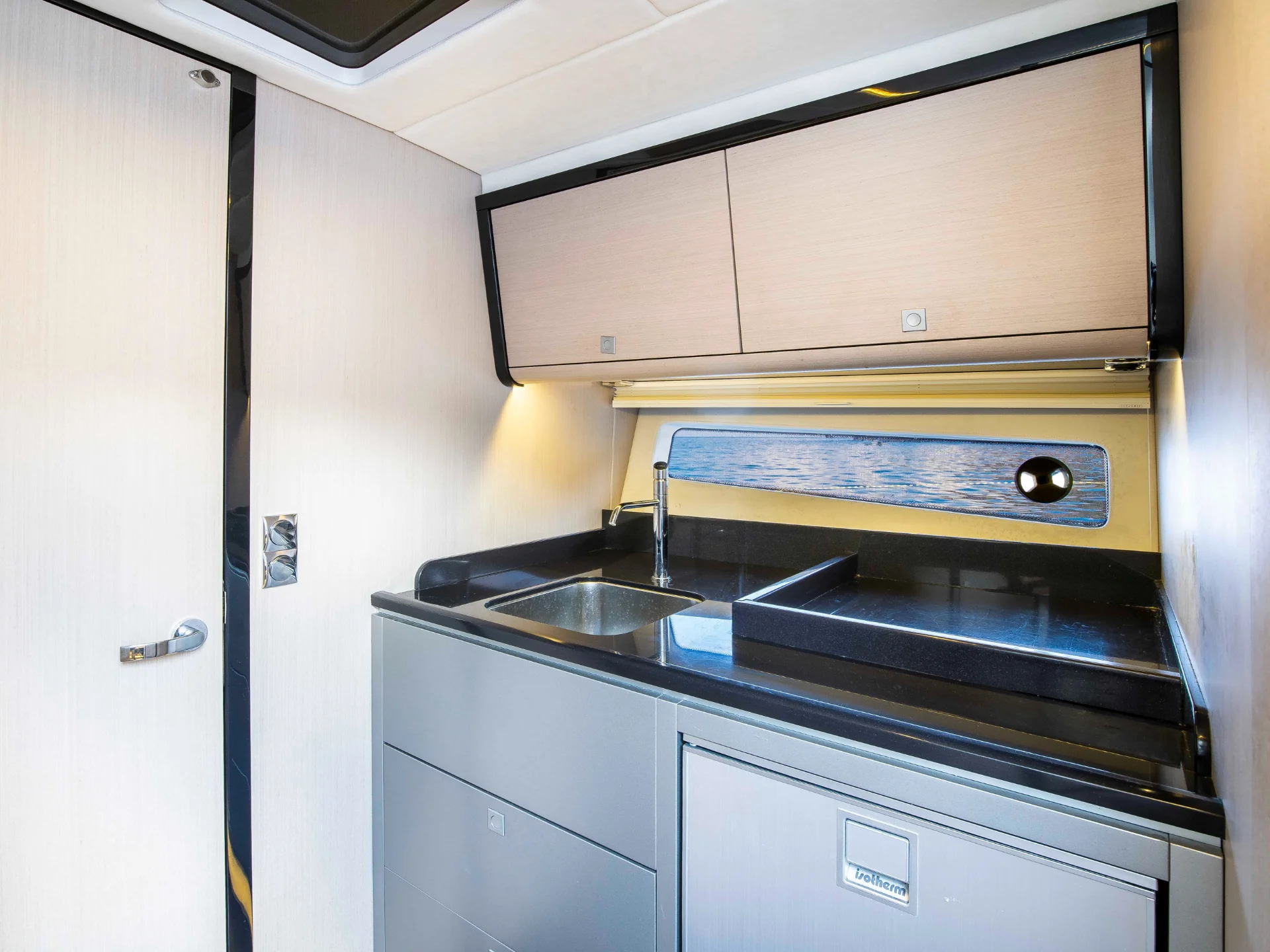 2018 Windy 39 Camira for charter (photo 16)