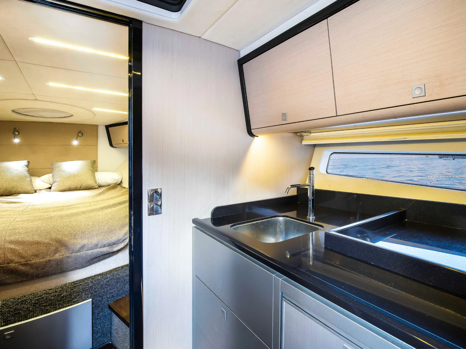 2018 Windy 39 Camira for charter (photo 17)