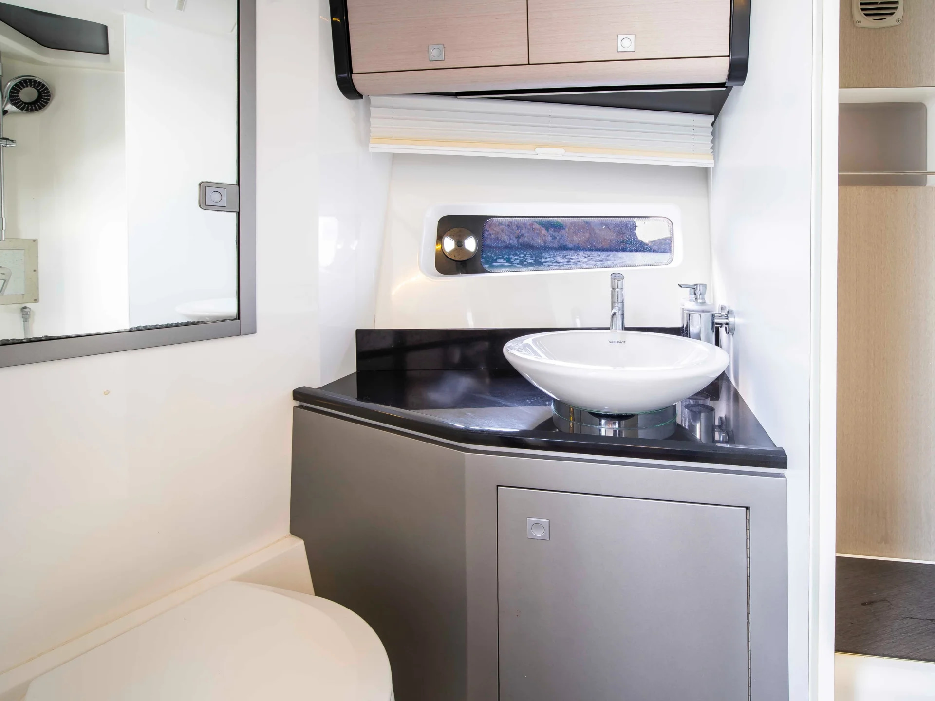 2018 Windy 39 Camira for charter (photo 18)