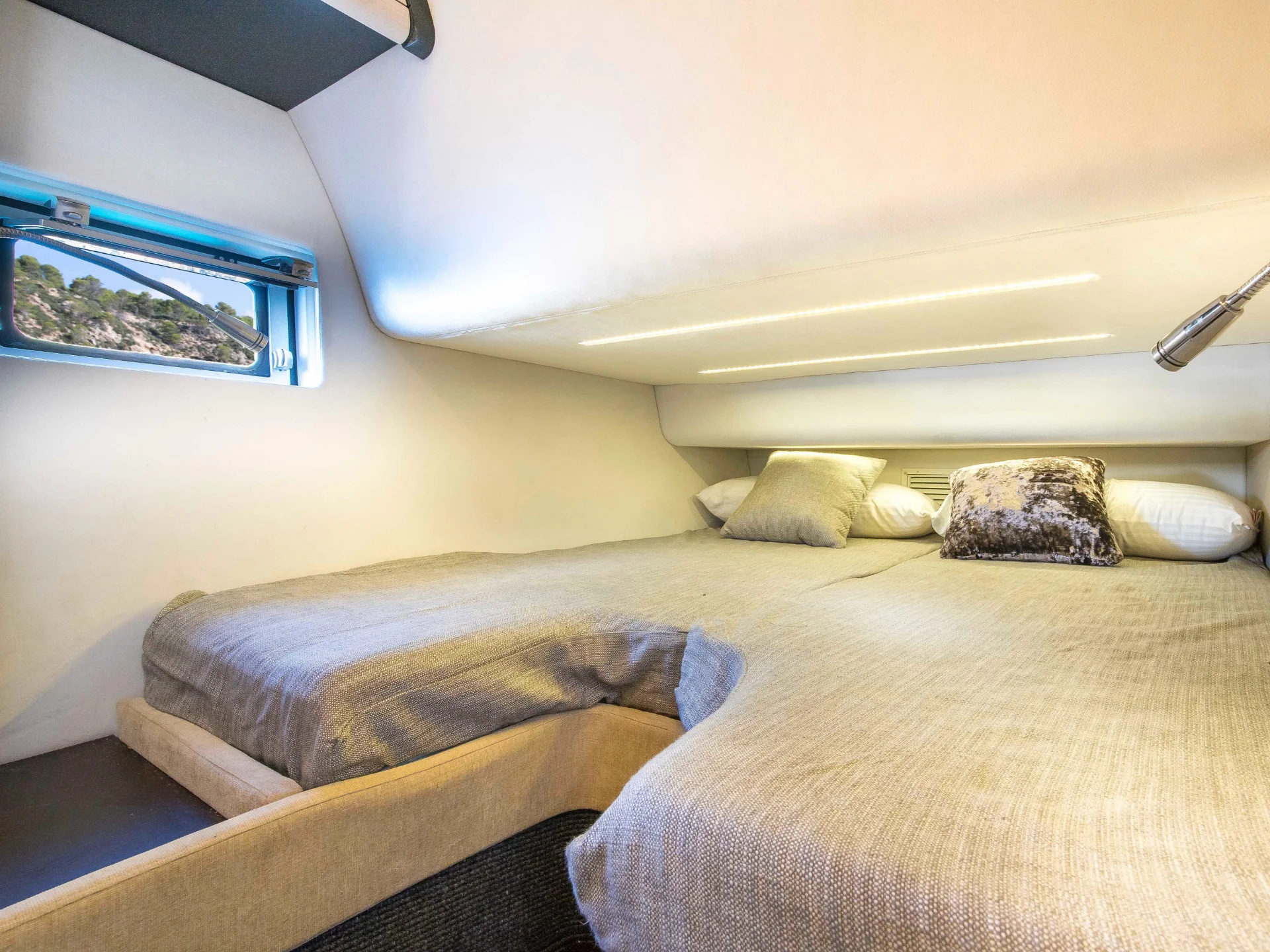 2018 Windy 39 Camira for charter (photo 19)