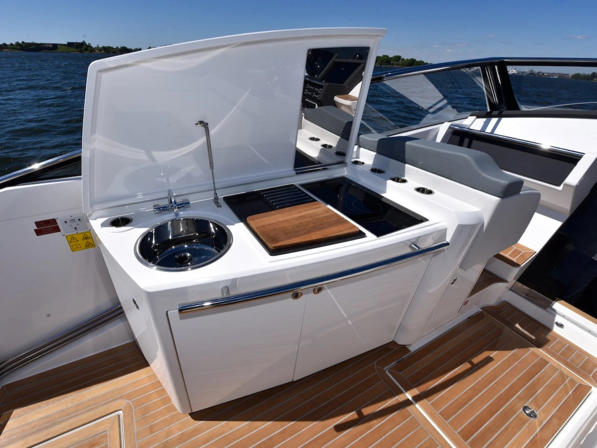 2018 Windy 39 Camira for charter (photo 23)