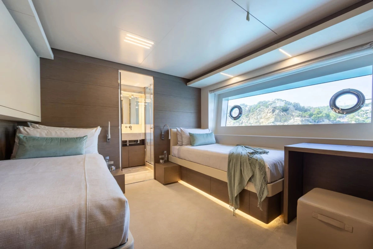 2020 Ferretti Yachts Custom Line 37M en alquiler (photo 6)