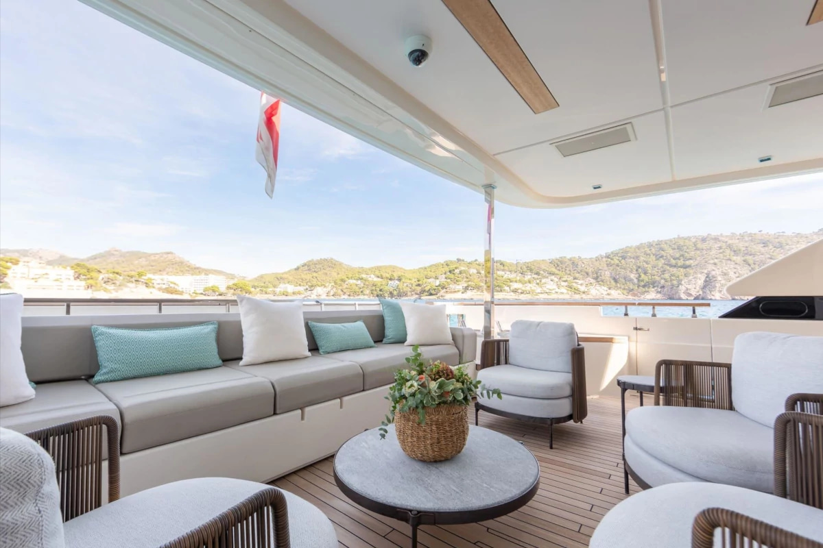2020 Ferretti Yachts Custom Line 37M en alquiler (photo 7)
