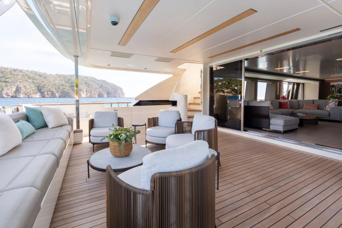 2020 Ferretti Yachts Custom Line 37M en alquiler (photo 8)