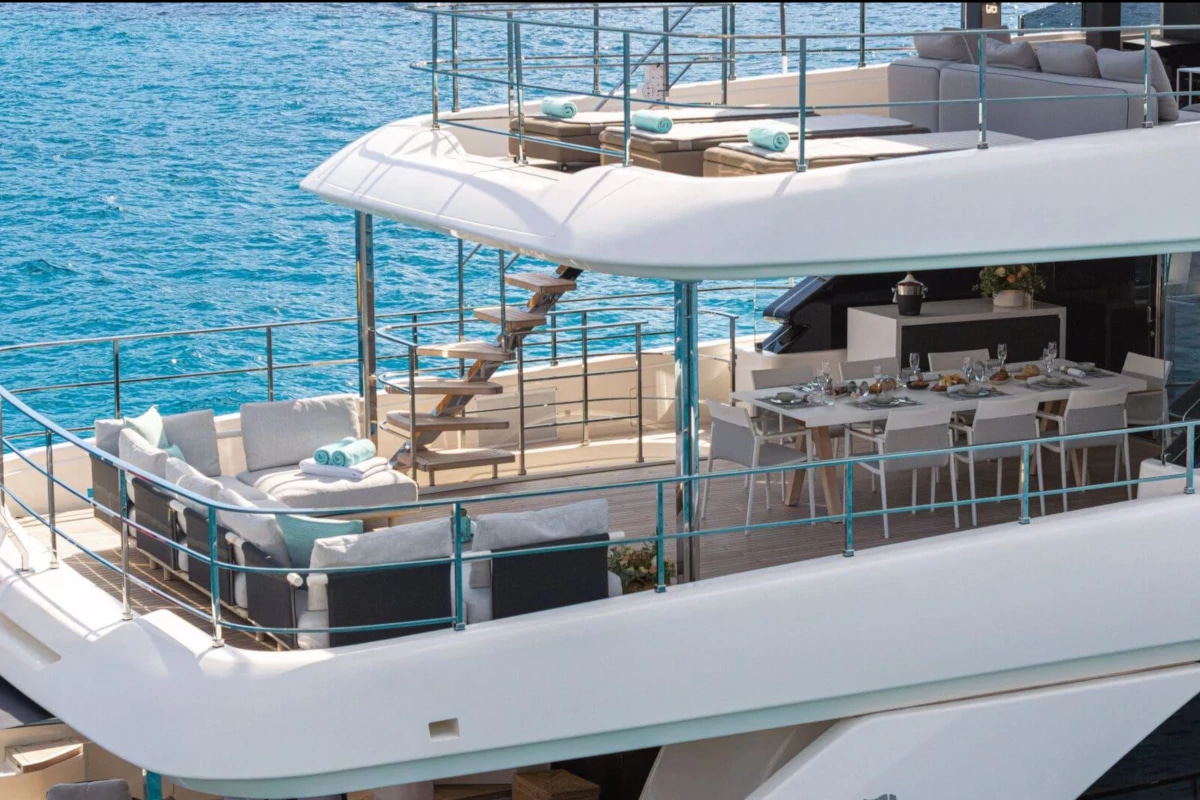 2020 Ferretti Yachts Custom Line 37M en alquiler (photo 13)