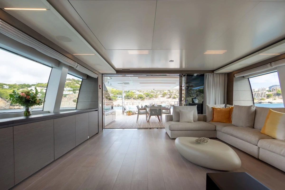 2020 Ferretti Yachts Custom Line 37M for charter (photo 3)