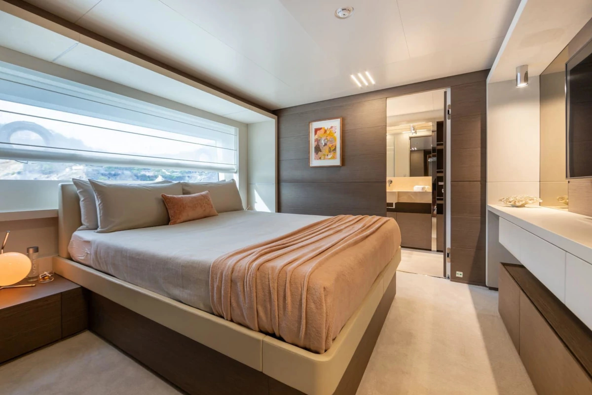 2020 Ferretti Yachts Custom Line 37M for charter (photo 5)