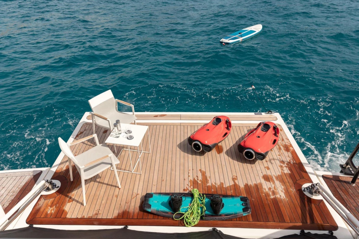 2020 Ferretti Yachts Custom Line 37M for charter (photo 12)