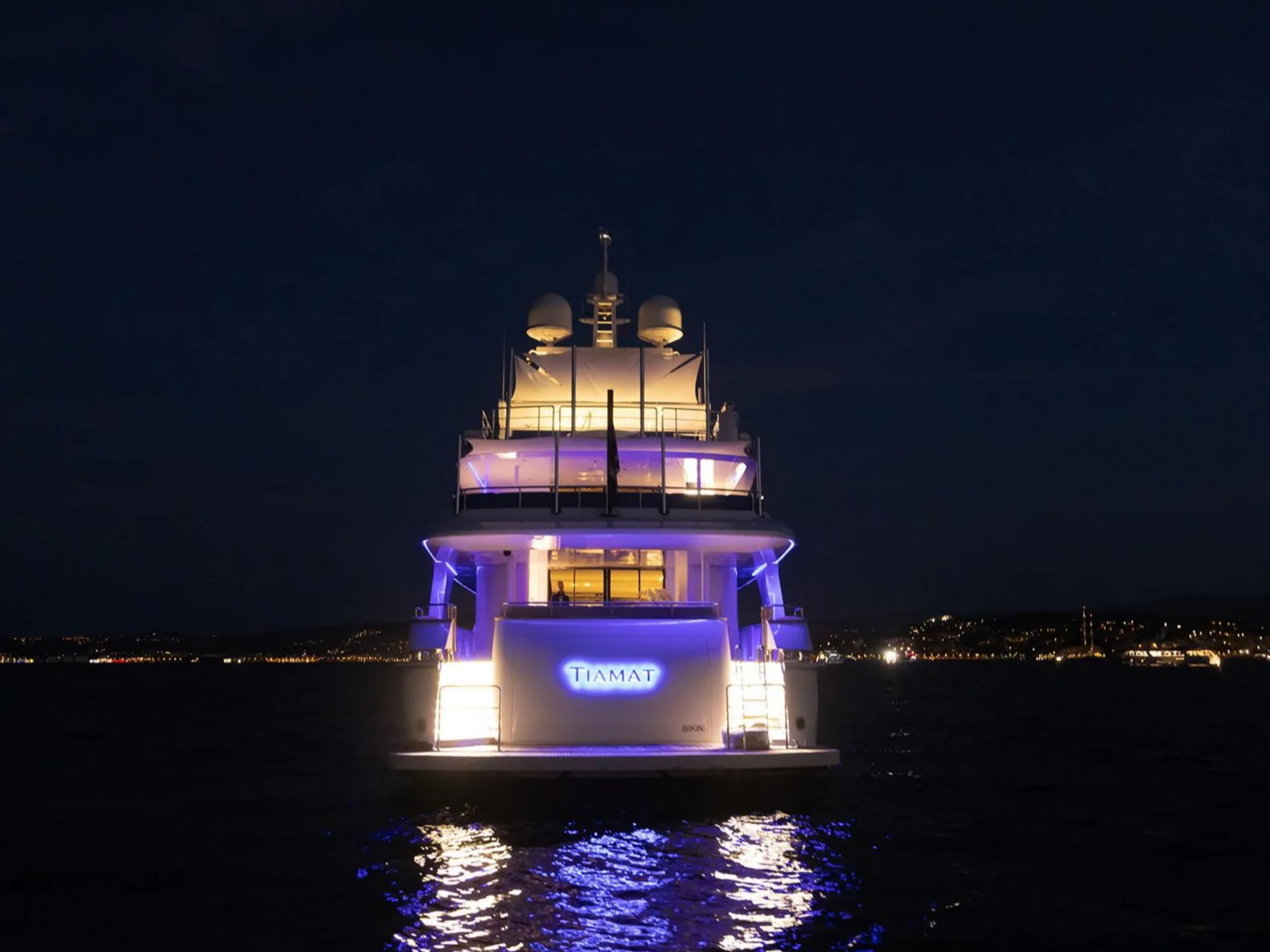 2009 Baglietto T Line 43 for charter (photo 4)