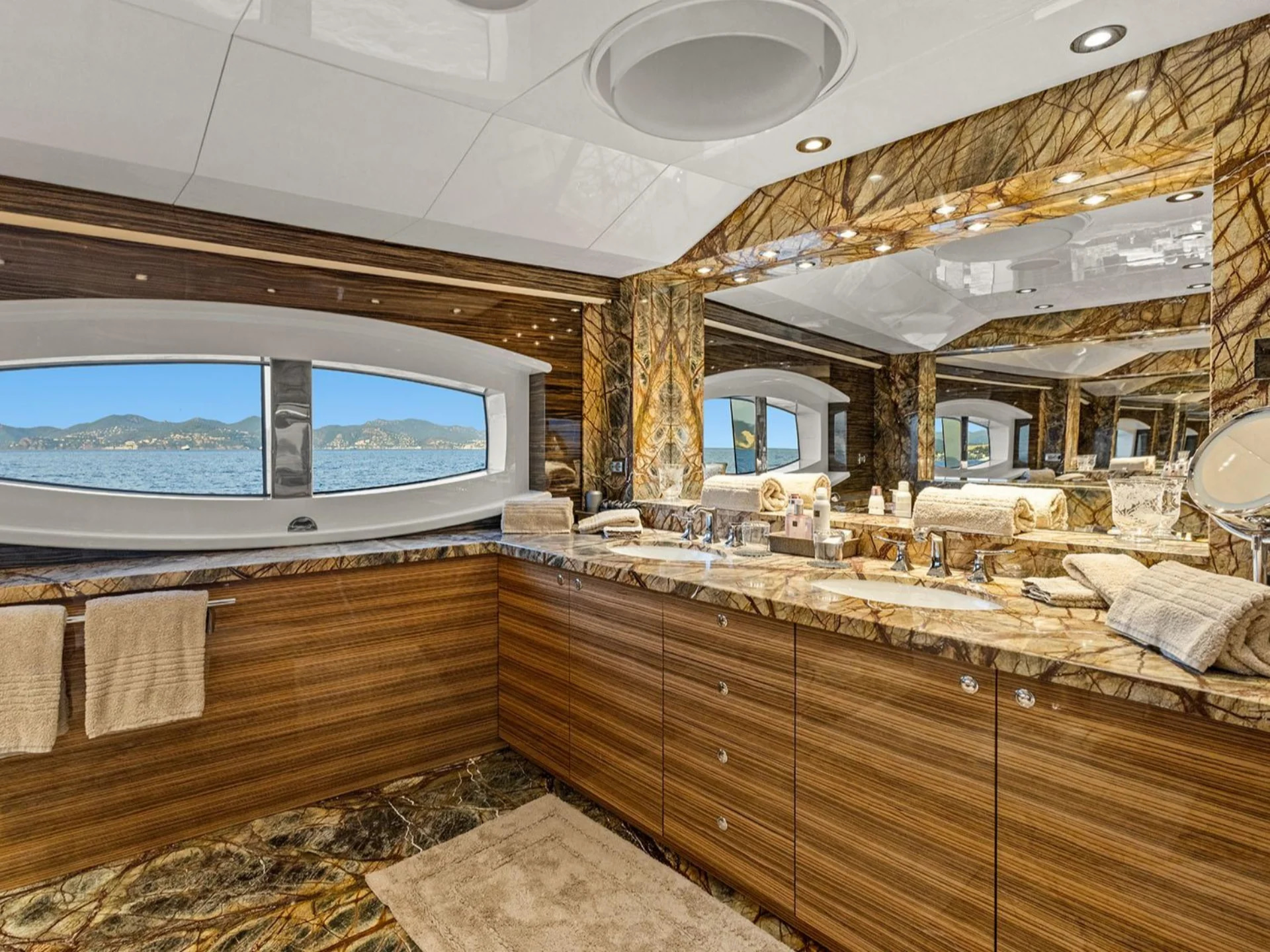 2009 Baglietto T Line 43 for charter (photo 11)